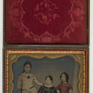 Retrato de una mujer y dos niñas